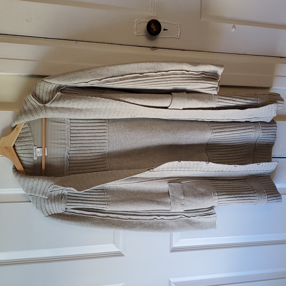 Gray Oscar de la Renta sweater